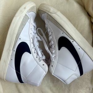 Women Nike Blazer Mid '77 Size 9